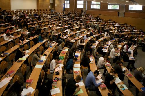 بلاغ مناظرات إعادة التوجيه الجامعي دورة 2026
